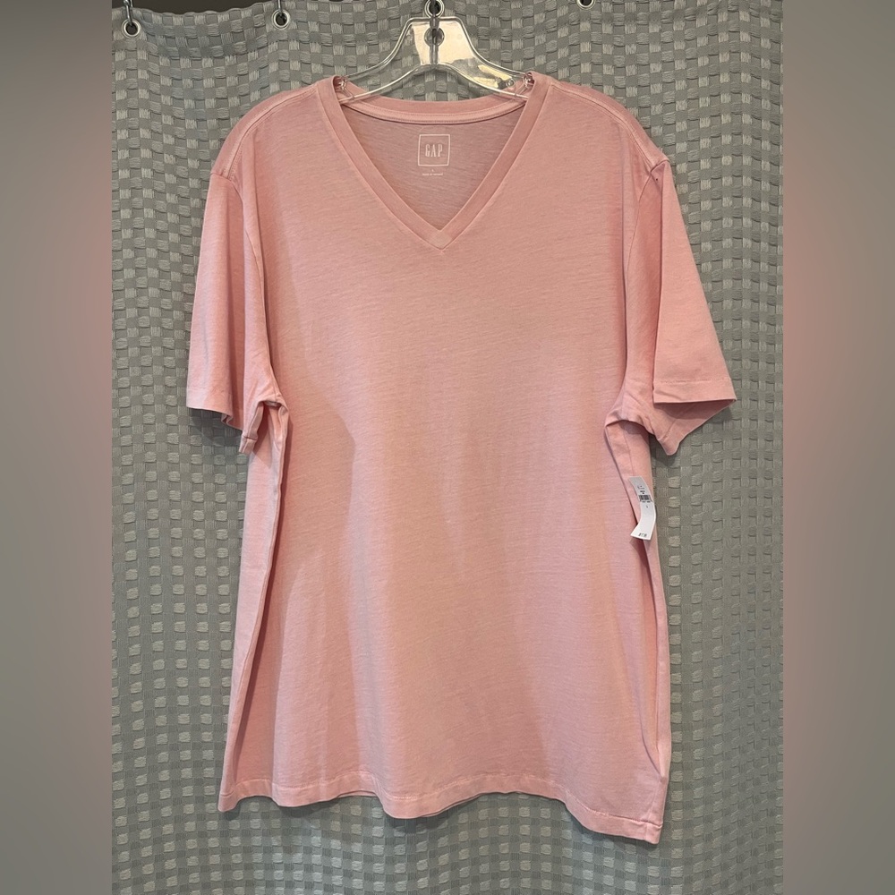 GAP Women's V-Neck Tee in Blush Pink